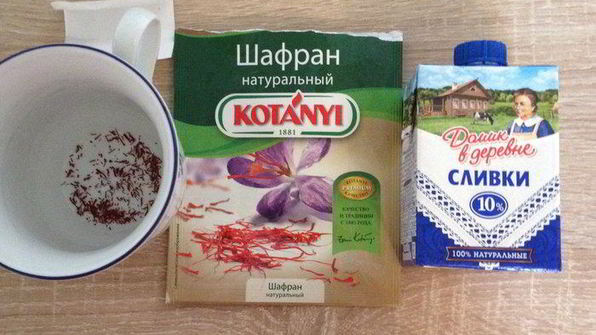 чилийские мидии в шафрановом соусе и мандариновое желе со специями