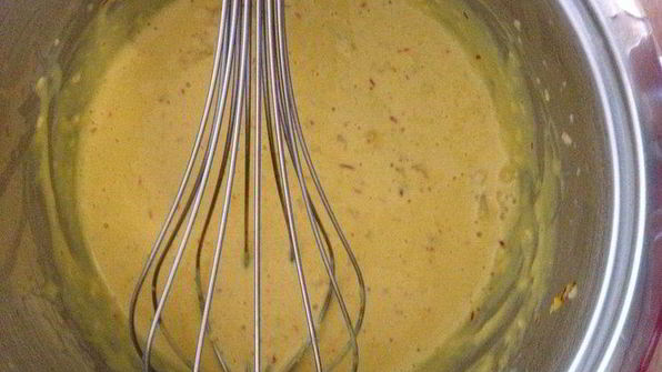 чилийские мидии в шафрановом соусе и мандариновое желе со специями