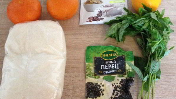 чилийские мидии в шафрановом соусе и мандариновое желе со специями