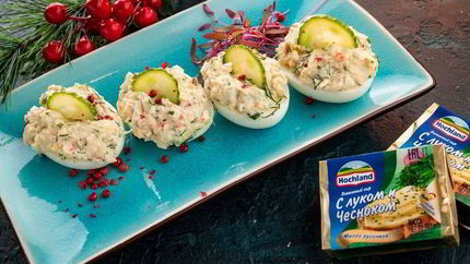 Фаршированные яйца с крабовыми палочками