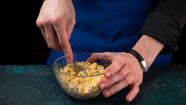 фаршированные яйца с крабовыми палочками