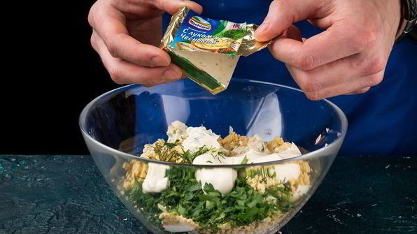 фаршированные яйца с крабовыми палочками