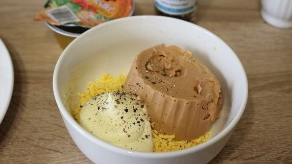 фаршированные яйца с паштетом из индейки