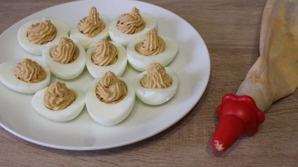 фаршированные яйца с паштетом из индейки