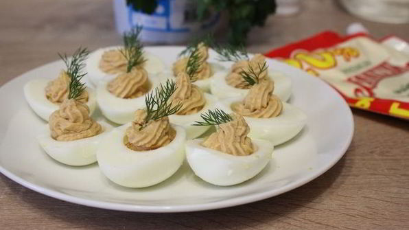 фаршированные яйца с паштетом из индейки