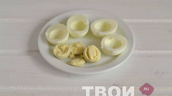 яйца, фаршированные крабовым салатом