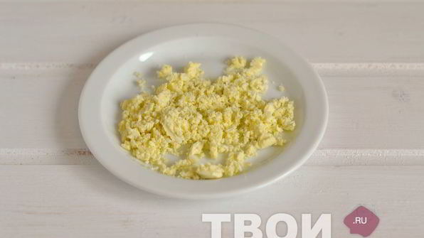 яйца, фаршированные крабовым салатом