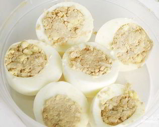 Яйца, фаршированные рисом