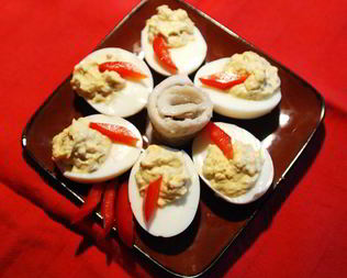 Яйца, фаршированные селедкой