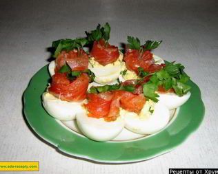 Яйца, фаршированные семгой