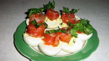 Яйца, фаршированные семгой