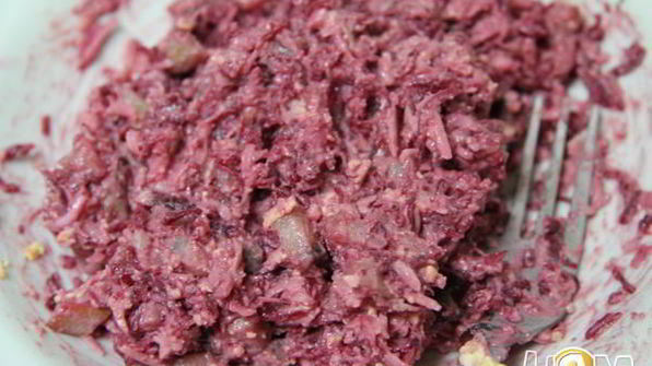 яйца, фаршированные свеклой с сельдью