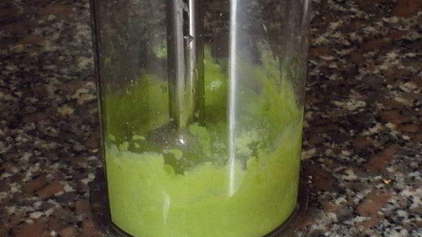 чесночные гренки с муссом из авокадо и лососем