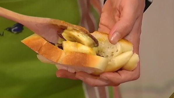 французские гренки с сушеной вишней и курагой