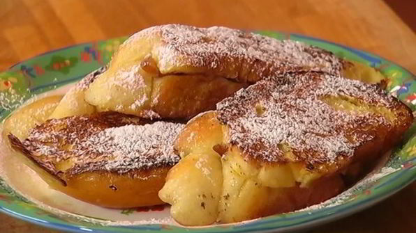 французские гренки с сушеной вишней и курагой