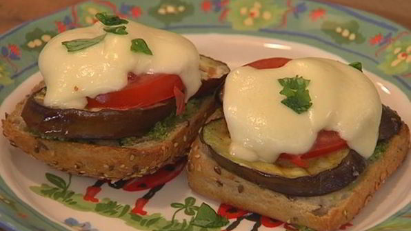 гренки с баклажанами и моцареллой