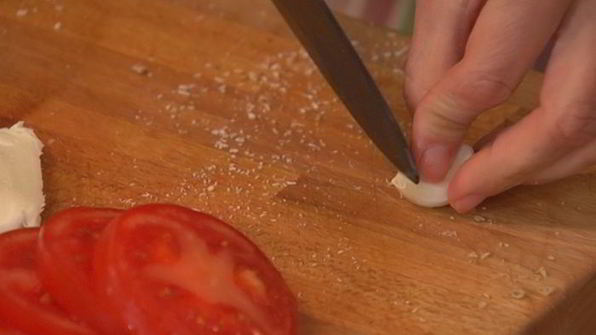 гренки с баклажанами и моцареллой