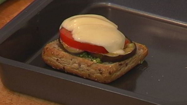 гренки с баклажанами и моцареллой