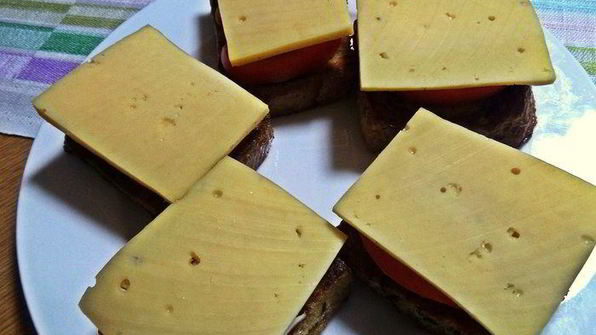 гренки с овощами под сыром