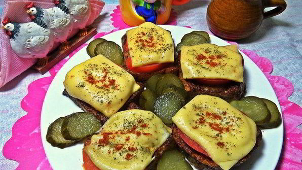 гренки с овощами под сыром