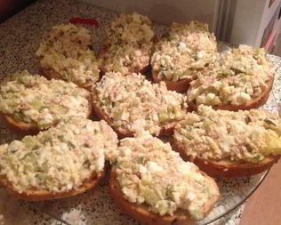 Гренки с печенью трески