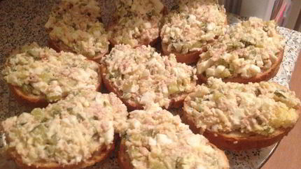 Гренки с печенью трески