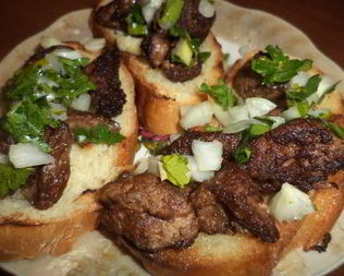 Гренки с жареной печенкой