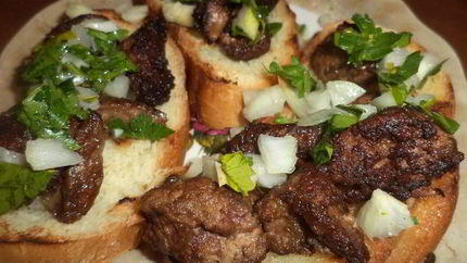 Гренки с жареной печенкой