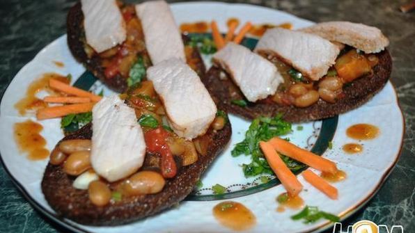 гренки со свининой и овощами