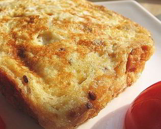 Гренки в омлете с сыром