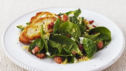 Крутоны — гренки с сыром в яично-молочной смеси