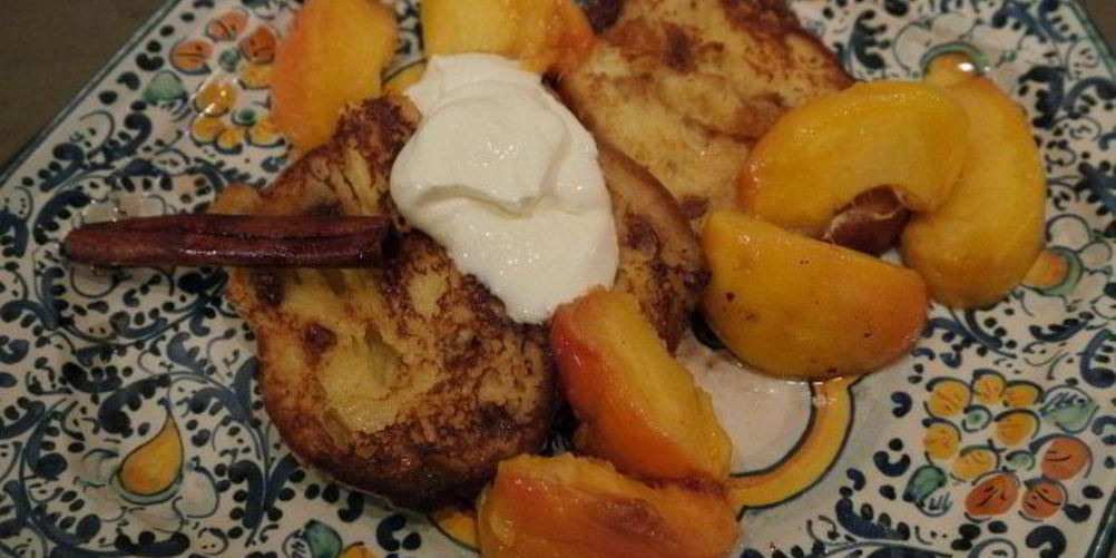 Рецепт сладких гренков с томлеными персиками