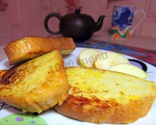 Сладкие гренки с яйцом и молоком