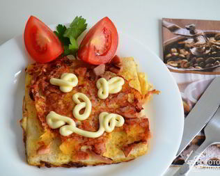 Яично-беконовые гренки на завтрак