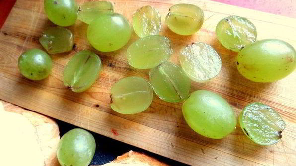 запеченные гренки с творогом и виноградом