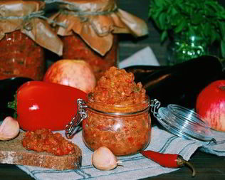 Икра из запеченных яблок и овощей