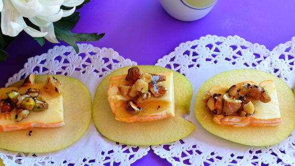 канапе француженка из яблок, сыра и орехов