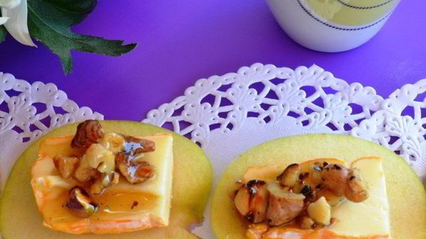 канапе француженка из яблок, сыра и орехов