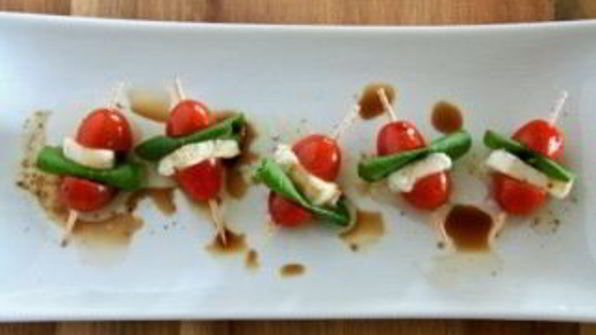 канапе на шпажках