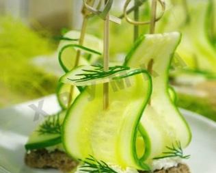 Канапе Парус с огурцами и сыром фета