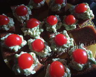 Канапе с авокадо