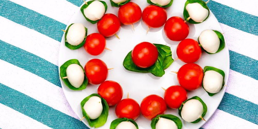 Рецепт канапе с черри и моцареллой