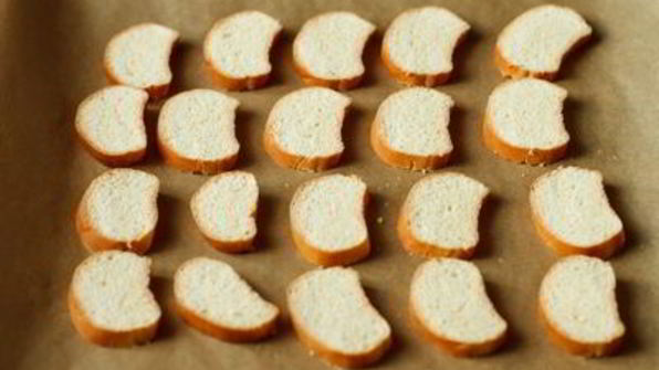 канапе с камамбером и персиком