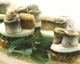 Канапе с килькой