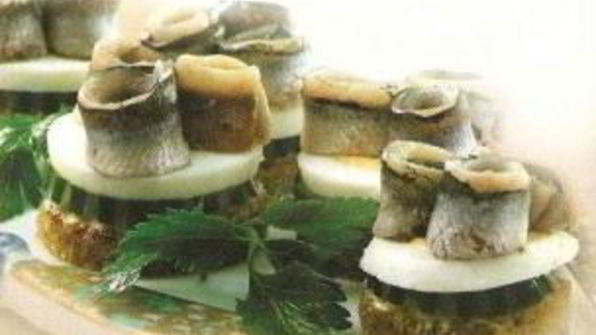 канапе с килькой