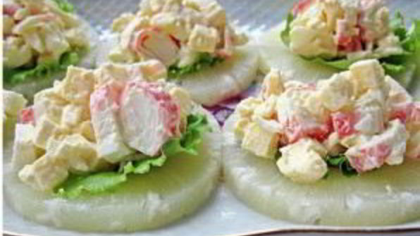 канапе с крабовыми палочками