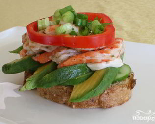 Канапе с креветками и авокадо