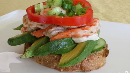 Канапе с креветками и авокадо