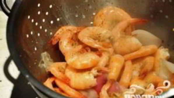 канапе с креветками и авокадо