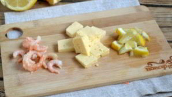 канапе с креветками на шпажках